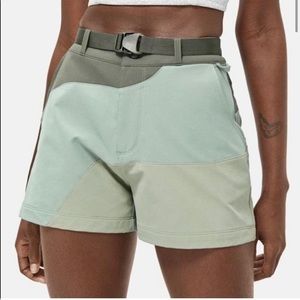 Women’s size small Outdoor Voices Rectrek Hiking 3” Short